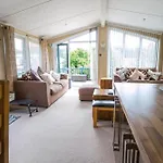 Beautiful 6 Berth Lodge At Cherry Tree Holiday Park Ref 70002Tg