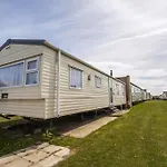 Superb 8 Berth Caravan Near Walton-On-The-Naze In Essex Ref 17175
