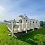 Caravan With Decking At Southview Holiday Park In Skegness Ref 33005S