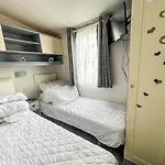 Modern 6 Berth Caravan For Hire At Fantasy Island In Skegness Ref 58009D