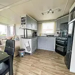 Modern 6 Berth Caravan For Hire At Fantasy Island In Skegness Ref 58009D
