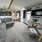 Great 6 Berth Spacious Caravan With Large Outdoor Space Ref 50056L