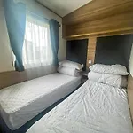 Beautiful 8 Berth Caravan At California Cliffs Nearby Scratby Beach Ref 50011Kc