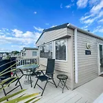 Lovely Caravan For Hire Nearby Scratby Beach In Norfolk Ref 50045L