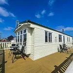 Modern Caravan With Wifi At St Osyth Beach Holiday Park In Essex Ref 28010Kv