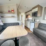 Lovely 6 Berth Caravan At Seawick Holiday Park In Essex Ref 27008S