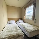 Superb 8 Berth Caravan At St Osyth Beach Holiday Park, Essex Ref 28010Mv