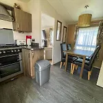 Lovely 8 Berth Caravan With Decking And Nearby Scratby Beach Ref 50005A