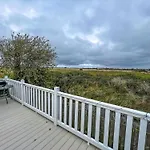 Wonderful 8 Berth Caravan At Seawick Holiday Park In Clacton-On-Sea Ref 27077R
