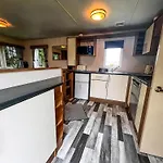 Lovely 6 Berth Caravan With Wi-Fi At Southview Holiday Park Ref 33002B