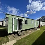 Great 8 Berth Caravan At Highfield Grange, Clacton-On-Sea Ref 26214O