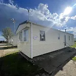 Lovely 8 Berth Caravan At St Osyth Beach Holiday Park Ref 28101G