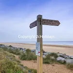 Lovely 8 Berth Caravan At California Cliffs Holiday Park In Norfolk Ref 50053C