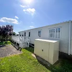 Stunning Caravan With Large Decking Close To Scratby Beach In Norfolk Ref 50017J