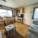 Lovely 6 Berth Caravan At Seawick Holiday Park In Essex Ref 27613Sw