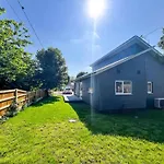 Well Designed Bungalow In The Seaside Resort Of Hemsby, Ref 99012B