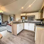 Lovely Dog Friendly Caravan For Hire At California Cliffs, Norfolk Ref 50027K