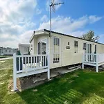 Lovely Caravan With Decking At St Osyth Beach, Essex Ref 28044Dw