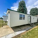 Homely 6 Berth Caravan Near To Clacton-On-Sea In Essex Ref 26286E