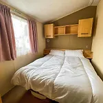 Cosy Caravan With Free Wifi At Felixstowe Beach Holiday Park Ref 55008Sw