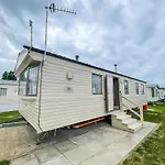 Cosy Caravan With Free Wifi At Felixstowe Beach Holiday Park Ref 55008Sw