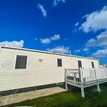 Homely 8 Berth Caravan At California Cliffs Near To Scratby Beach Ref 50067G