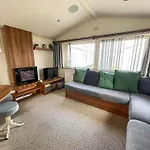 Cosy 8 Berth Caravan In Essex, Located On Seawick Holiday Park Ref 27830Sw