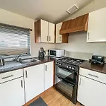 Cosy 8 Berth Caravan In Essex, Located On Seawick Holiday Park Ref 27830Sw