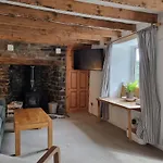 Roses Cottage And Studio