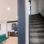 Modern 3Br Home - Private Parking - Tv In Every Bedroom