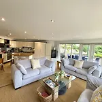 Luxurious 4 Bedroom New England Style Villa - Trewhiddle Villa 30