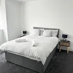 Stylish 4-Bedroom Retreat, Perfect For Groups