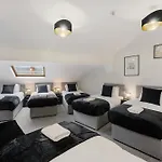 Anfield Cosy Stays - Air Host & Stay - Sleeps 14