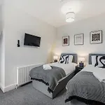 Anfield Cosy Stays - Air Host & Stay - Sleeps 14