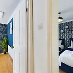 Chic 2 Bed House In Brighton City Centre - Sleeps 5