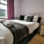 Buckingham House - 4 Bed House