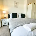 Buckingham House - 4 Bed House