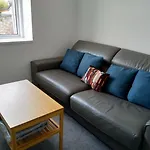 Centrally Located, Beautifully Presented Apartment