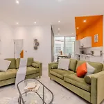 Perfect Holiday Home I 3 Bedroom I 2 Bathroom I Sleep 10 Guests
