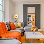 Luxe Coastal Escape L 2-Bedroom Flat Plus Free Parking