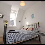 Light And Airy Central Lyme Regis Appartment With Parking