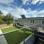 Private Holiday Home, Great Location