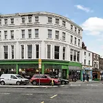 City Centre 2 Bedroom Apartment, Sleeps 6 Guests - Close By To All Main Shops, Attractions, Bars & More!