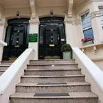 Luxury Apartment I Next To Brighton Beach And Shopping Center