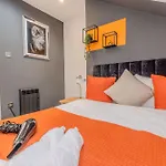 Urban Oasis L Sleek 2-Bedroom With Convenient Free Parking