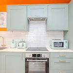 2 Bedroom Flat Next To Brighton Beach