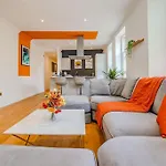 Free Parkingi Brighton Beachi Sleep 6 I Two Bedrooms Apartment