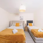 Warm & Welcoming City Centre Apt - Meadows 3!