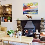 Ty Lewis Cottage
