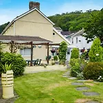 Ty Lewis Cottage